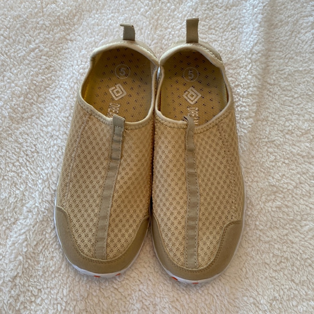 Dream Pairs slip on shoes, Big boy or girls 5